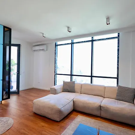 Sea View Apartment *